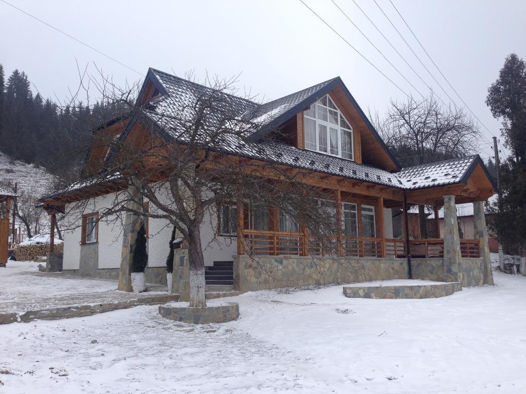 Cottage Familiya Верховина Екстериор снимка